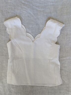 White Linen Scalloped V-Neck Top 💐
